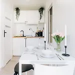 Domki Wroclaw 度假居 *